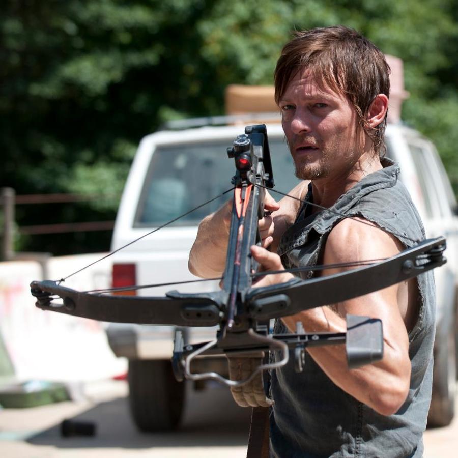 bitches love crossbows daryl dixon meme