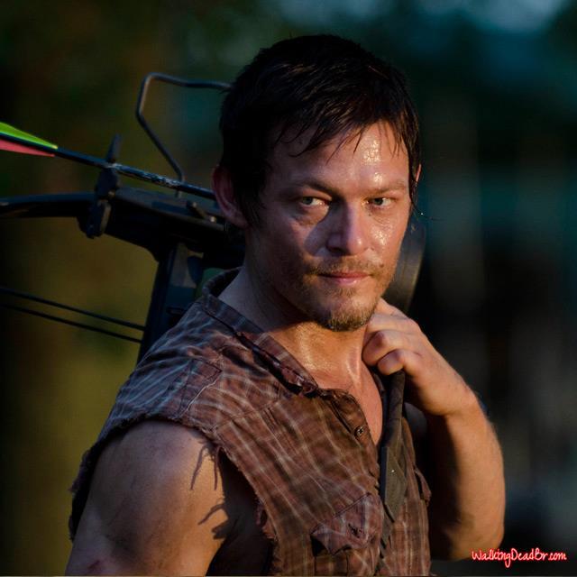 bitches love crossbows daryl dixon meme