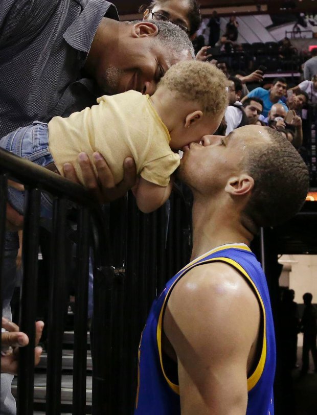 Stephen Curry kissing his daughter, Riley, right after last night's game. - Imgur