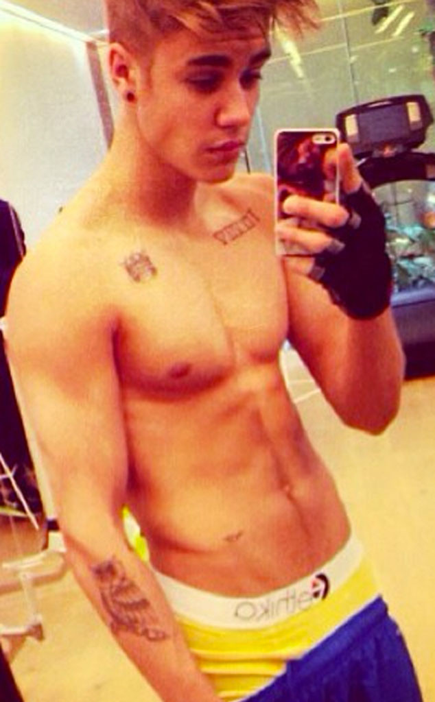 justin bieber shirtless selfie