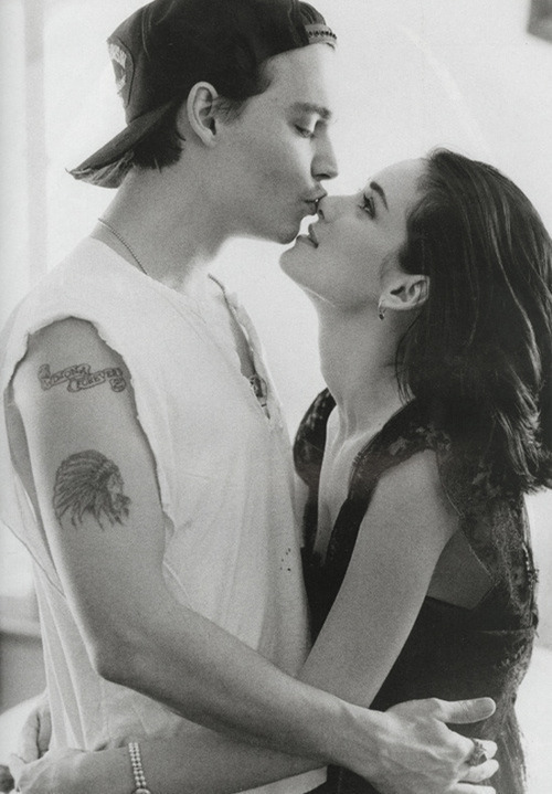 johnny depp winona ryder kiss gif