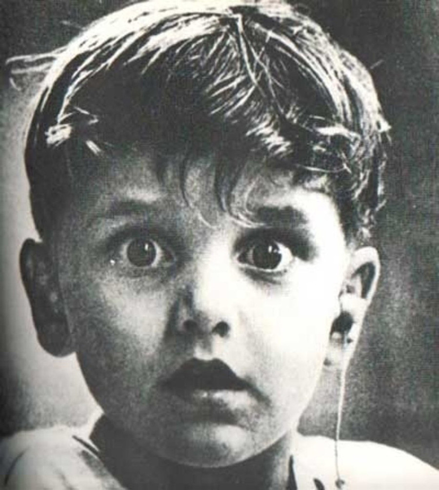 Born deaf this picture captured the exact moment he heard sound for the first time 