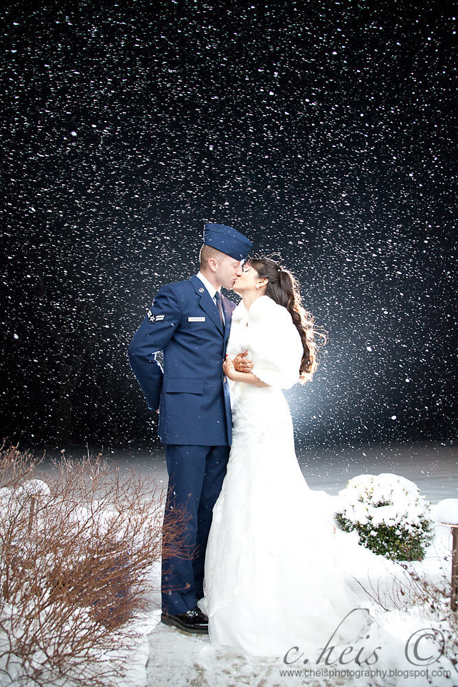 Nature lends a hand for a wedding photo highlight 